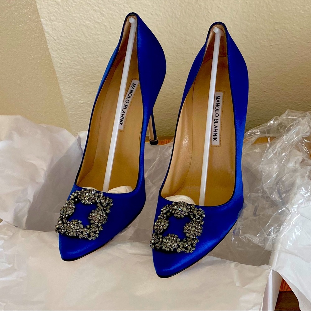 Manolo blahnik satin pumps